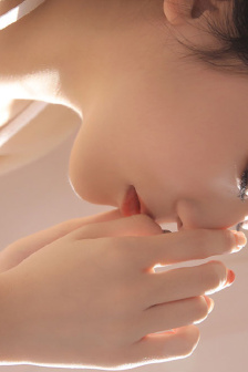 男生咬小兔兔的心理描写